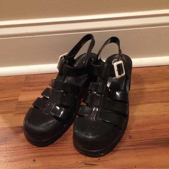 girls black jelly shoes